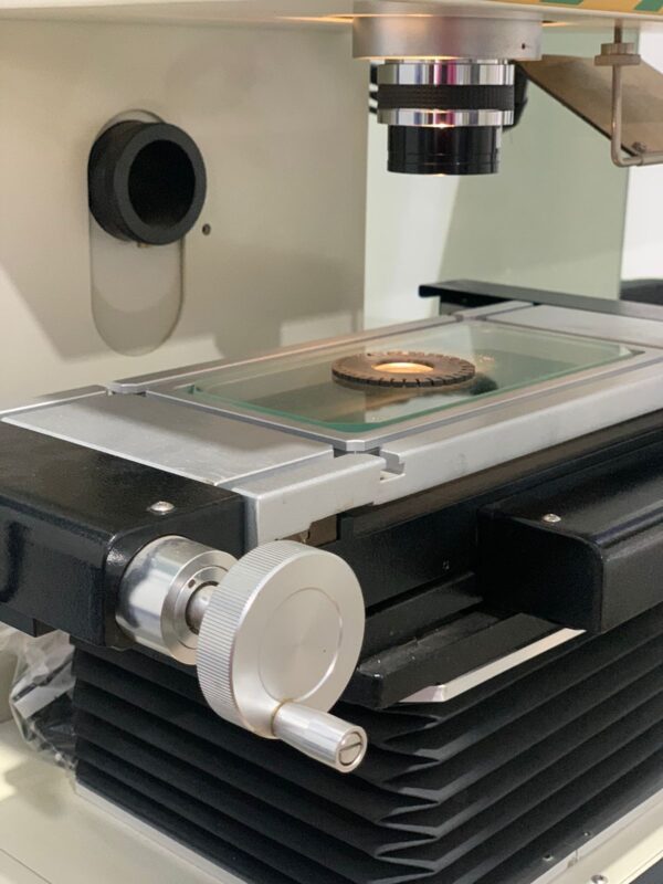 Projetor de Perfil Pantec Com impressora e Indicador Digital Mesa 150x50mm
