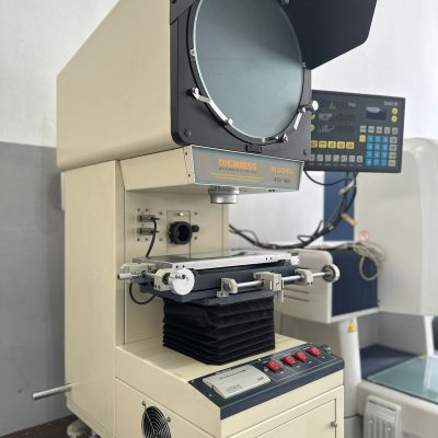 Projetor de Perfil Digimess modelo 400.400 com Indicador Digital