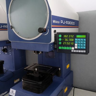 Projetor de Perfil Mitutoyo Com Indicador Digital DC-3000 Mesa 150x50mm