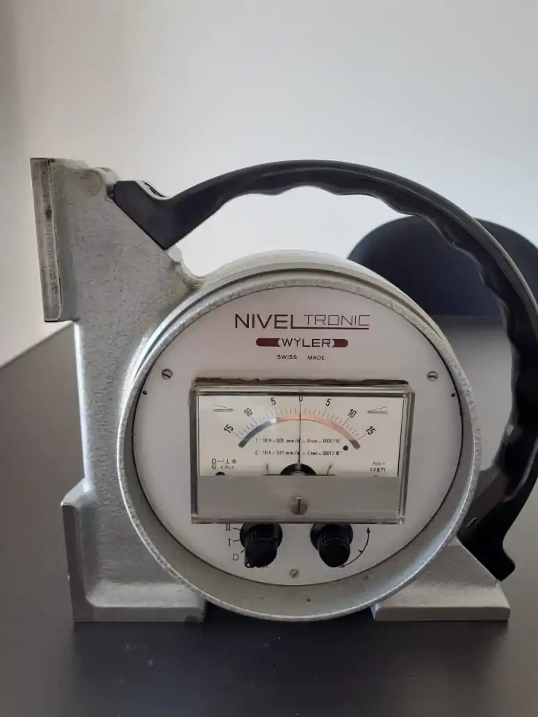 Nível Eletrônico Tesa