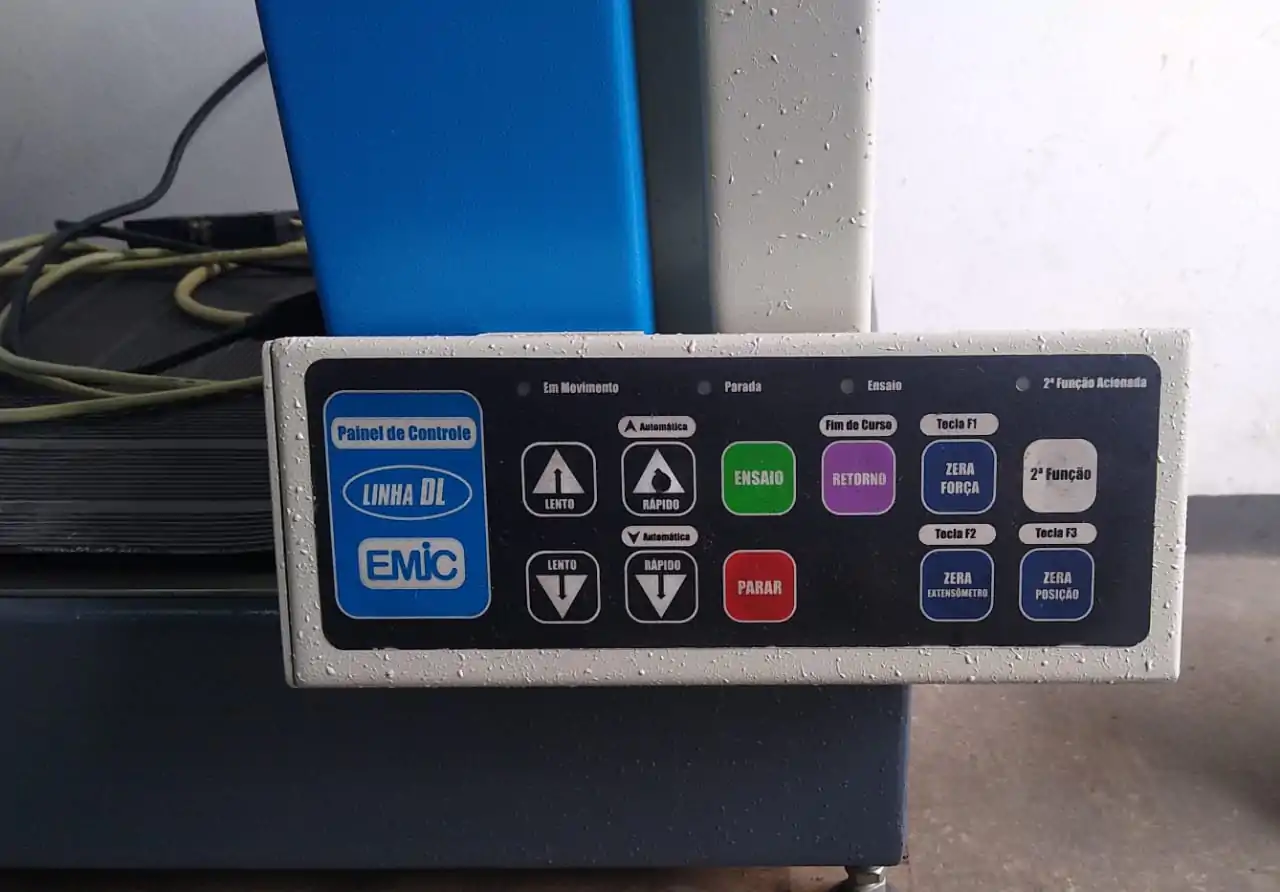 Máquina de Tração e Compressão Emic 20 kN - Imagem 2