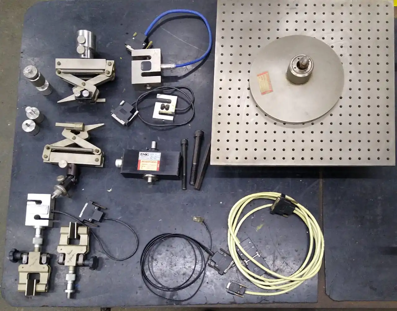 Máquina de Tração e Compressão Emic 20 kN - Imagem 3