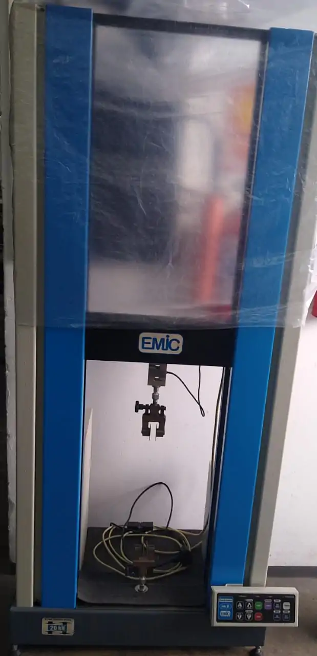 Máquina de Tração e Compressão Emic 20 kN