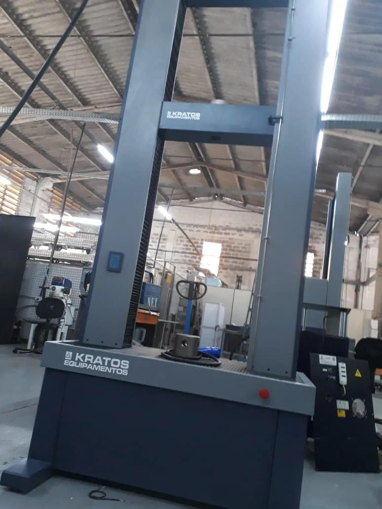 Máquina de Tração e Compressão Kratos 300 kN - Imagem 2