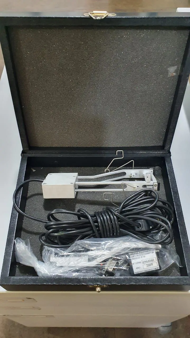 Máquina de Tração e Compressão Kratos 300 kN - Imagem 3