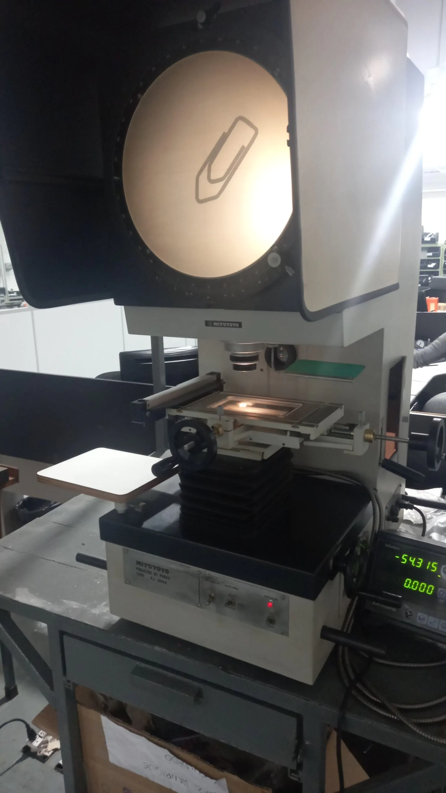 Projetor de Perfil Mitutoyo PJ-300 com Réguas e Indicador