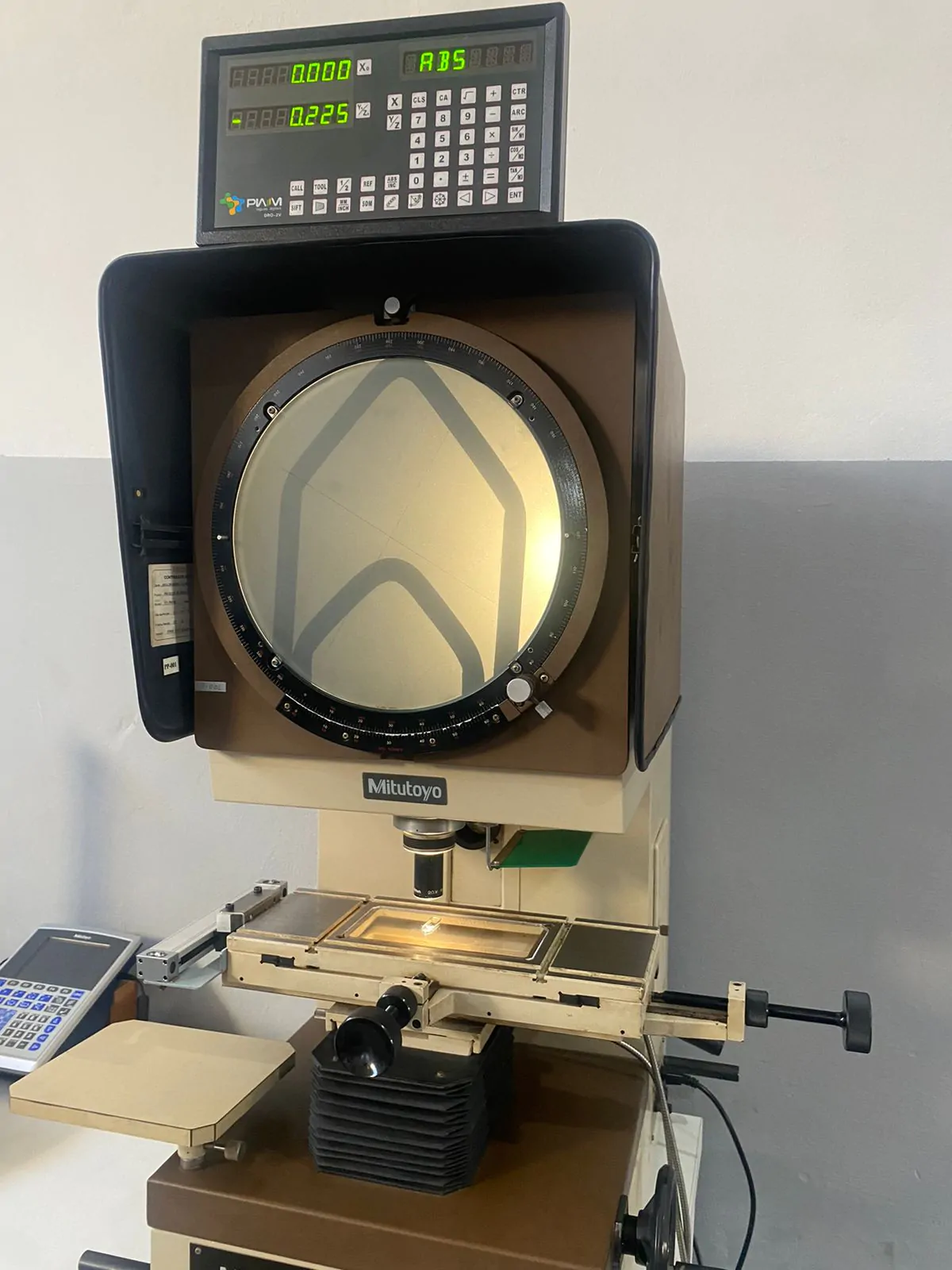 Projetor de Perfil Mitutoyo PJ-300H com Réguas e Indicador - Imagem 4