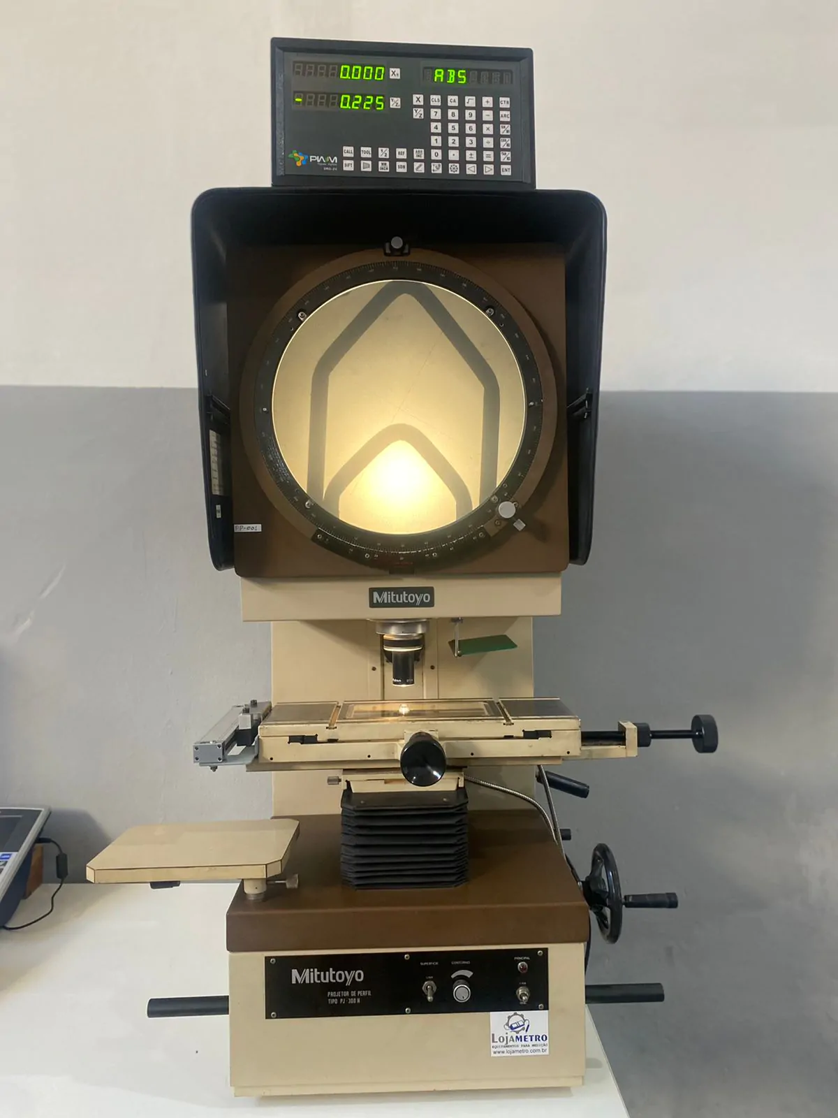 Projetor de Perfil Mitutoyo PJ-300H com Réguas e Indicador