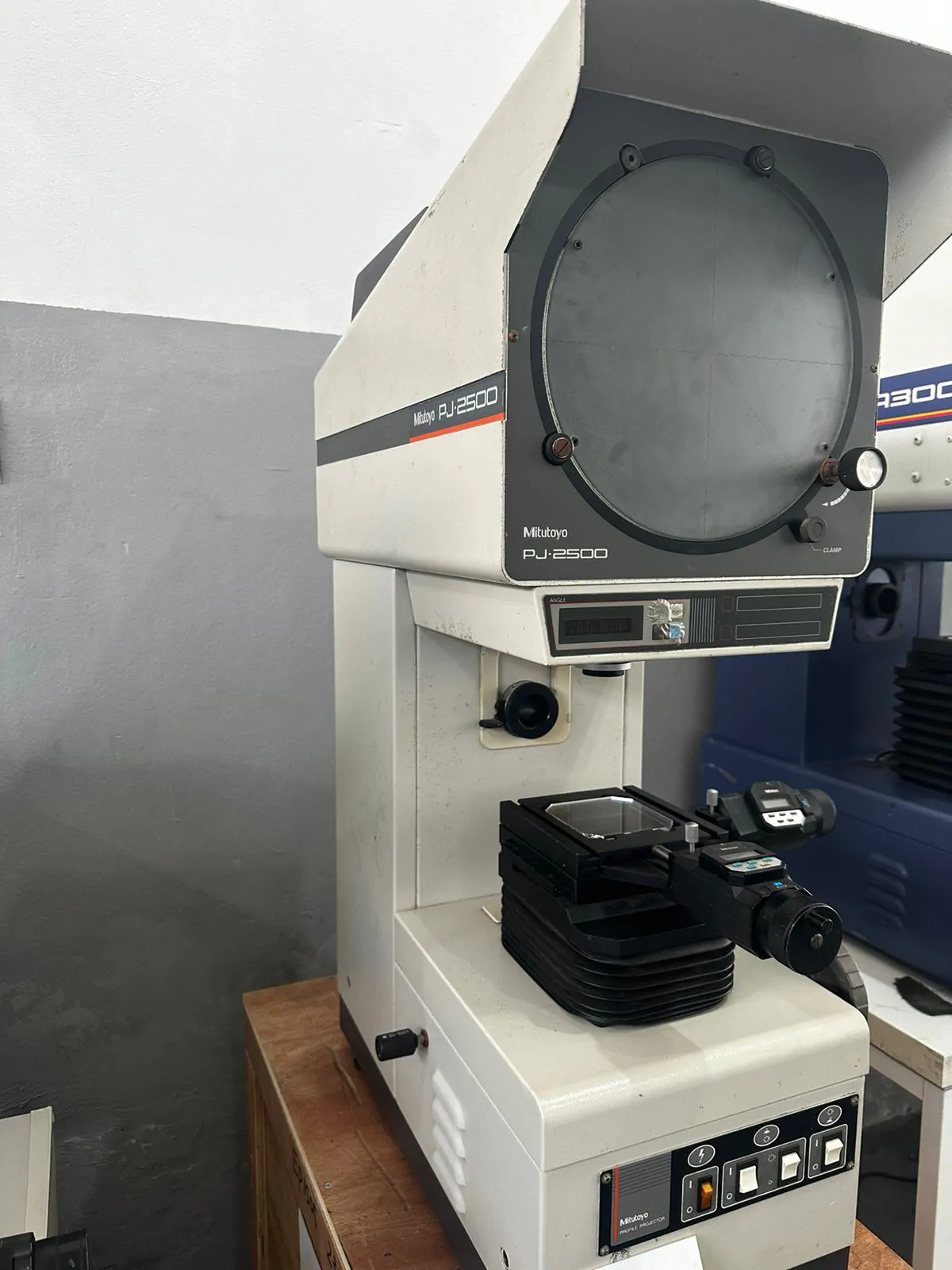 Projetor de Perfil Mitutoyo PJ-2500