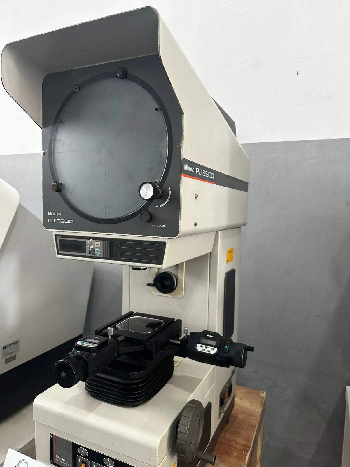 Projetor de Perfil Mitutoyo PJ-2500