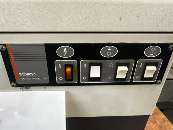 Projetor de Perfil Mitutoyo PJ-2500 - Imagem 3