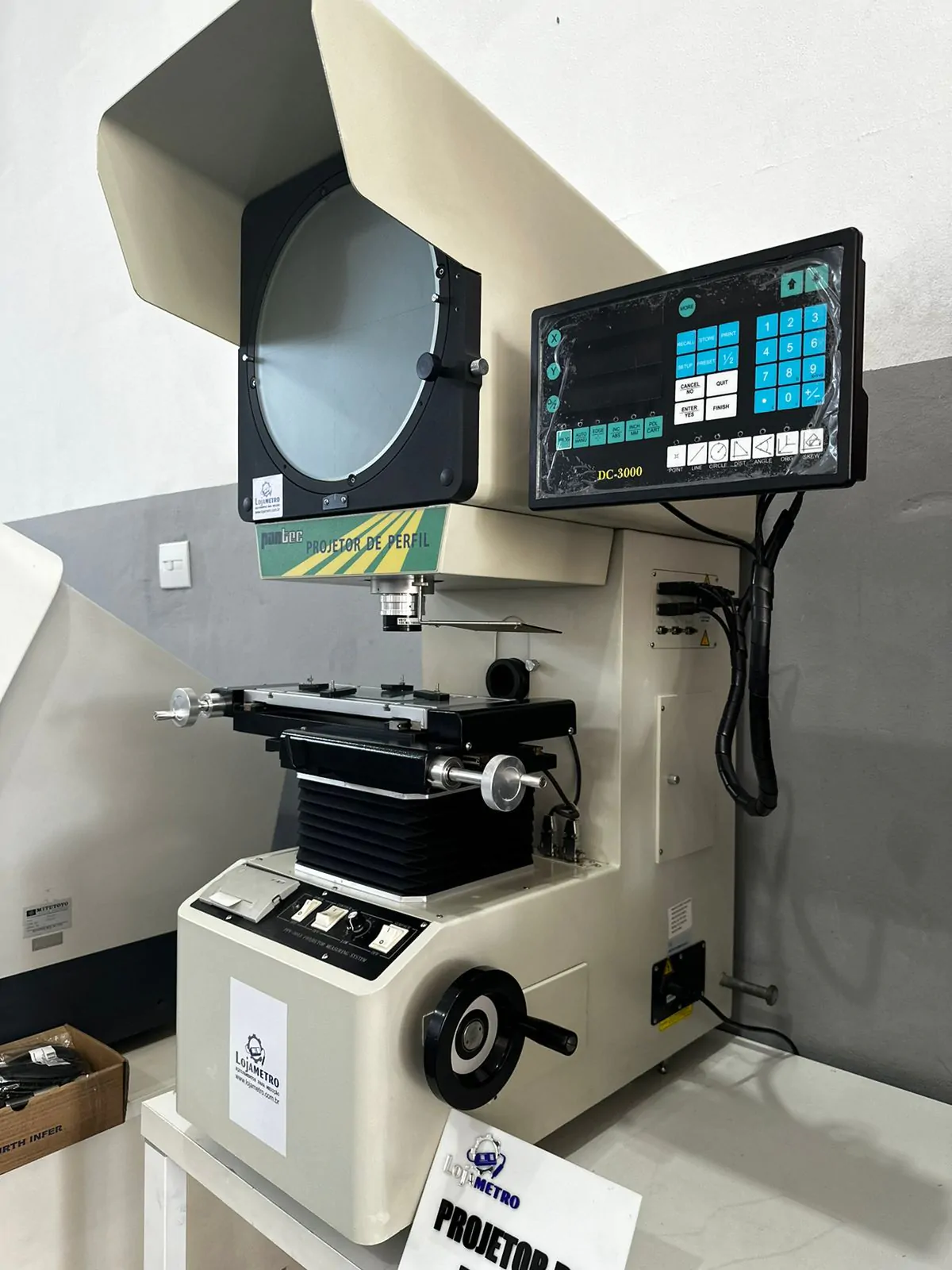 Projetor de Perfil Pantec Com impressora e Indicador Digital Mesa 150x50mm