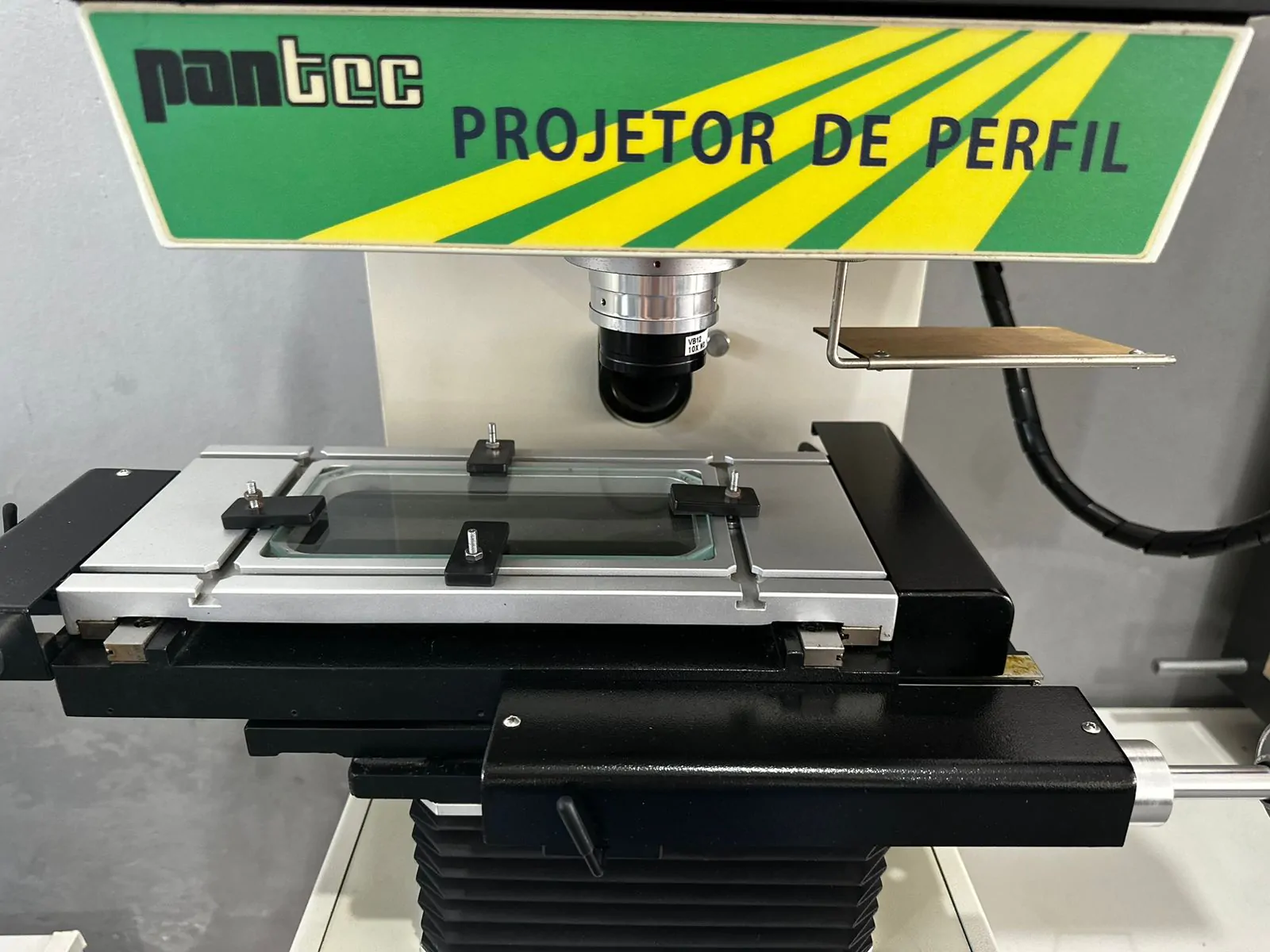 Projetor de Perfil Pantec Com impressora e Indicador Digital Mesa 150x50mm