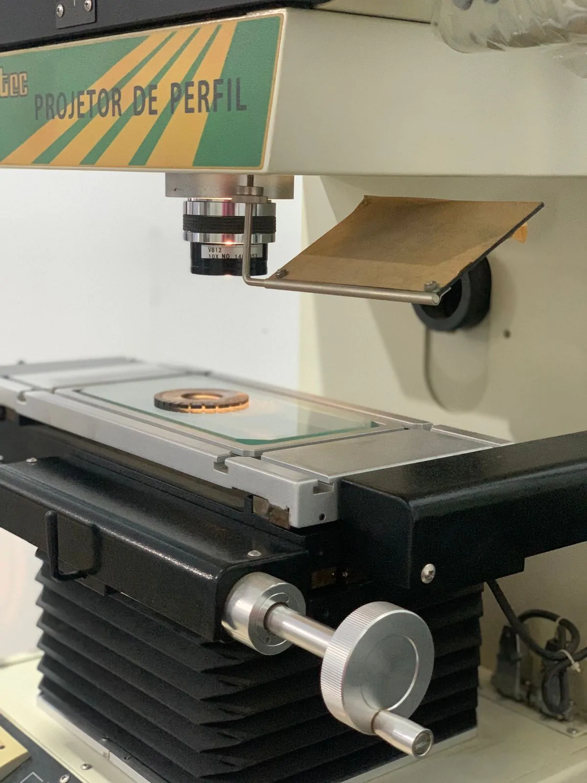 Projetor de Perfil Pantec Com impressora e Indicador Digital Mesa 150x50mm