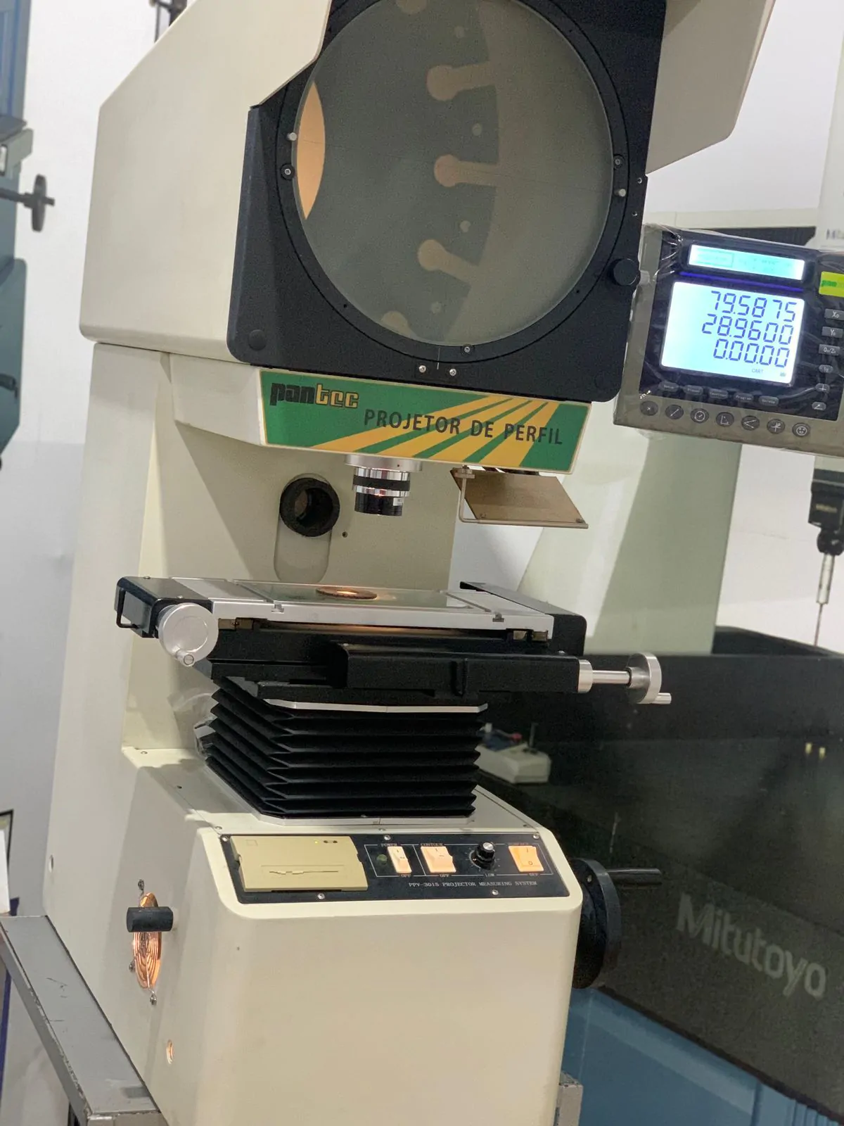 Projetor de Perfil Pantec Com impressora e Indicador Digital Mesa 150x50mm