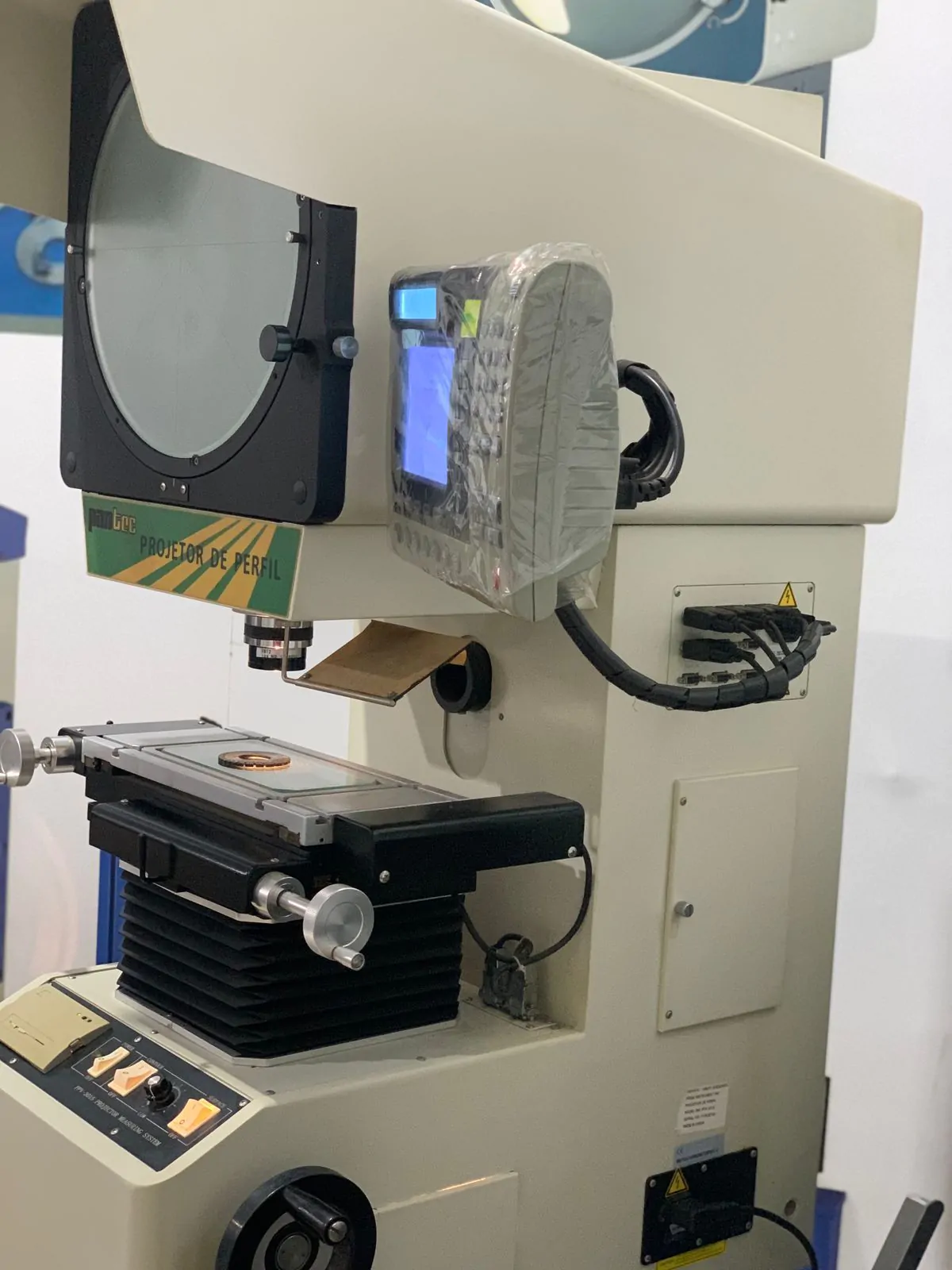 Projetor de Perfil Pantec Com impressora e Indicador Digital Mesa 150x50mm