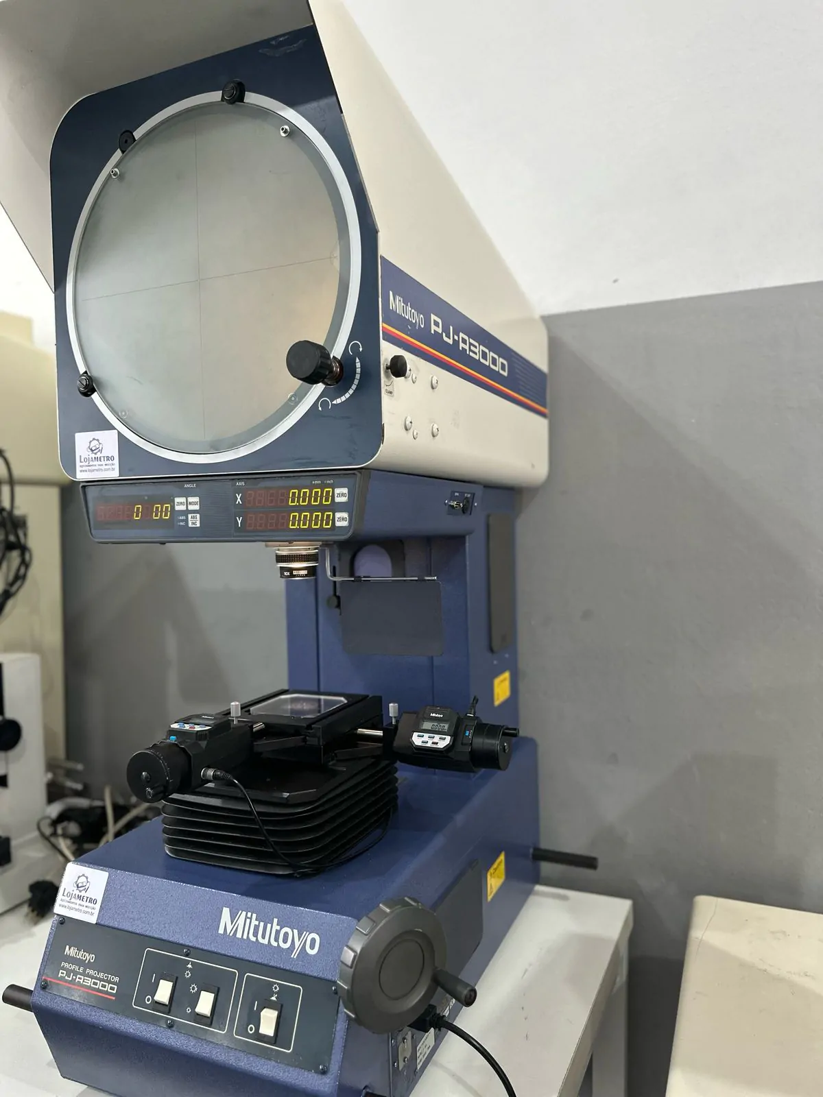 Projetor de Perfil PJ A3000