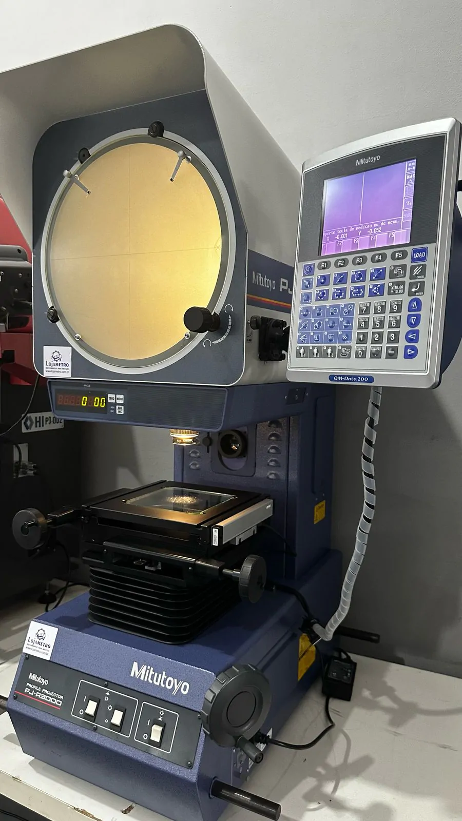PROJETOR DE PERFIL MITUTOYO QM DATA MESA