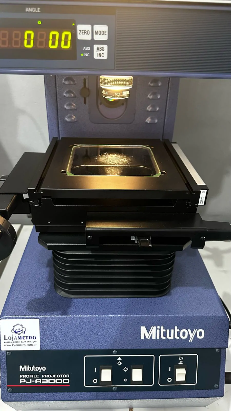PROJETOR DE PERFIL MITUTOYO QM DATA MESA