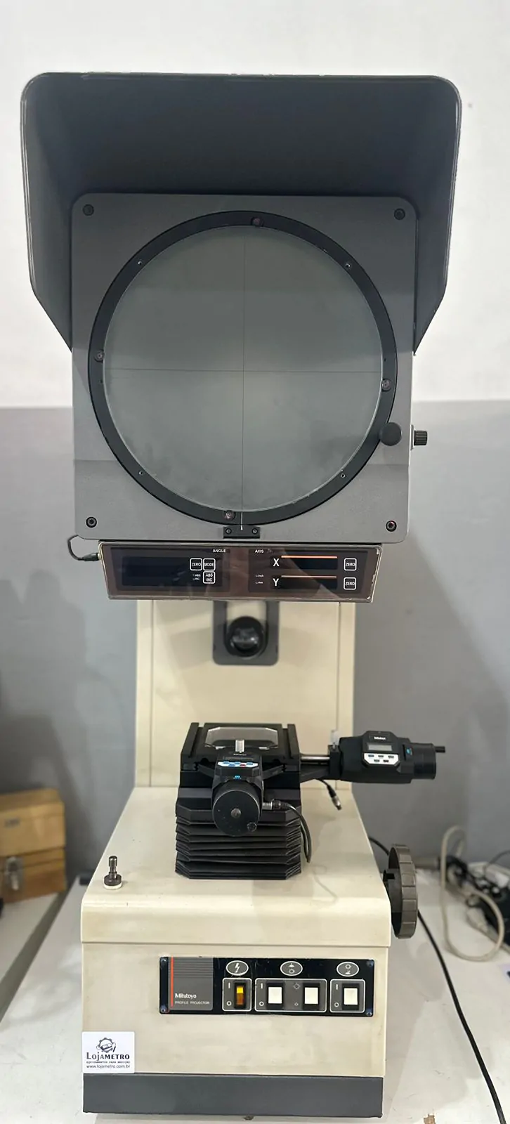 Projetor de Perfil Mitutoyo PJ-3000