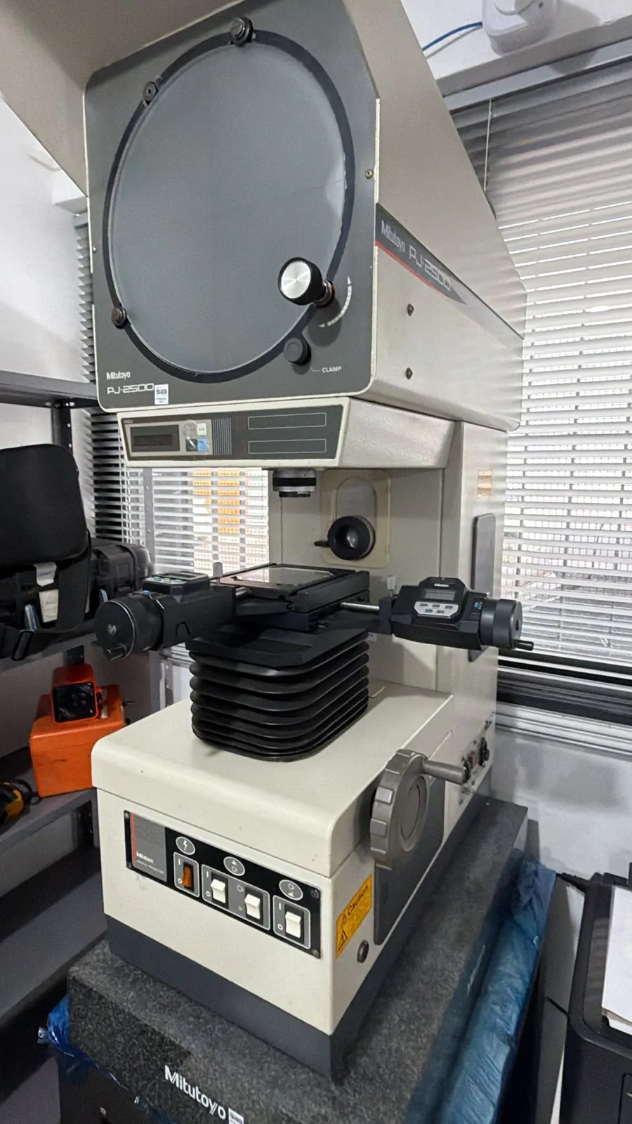 PJ-25000 Mesa de Medição 50x50mm Com cabeçotes micrometricos digitais Mitutoyo