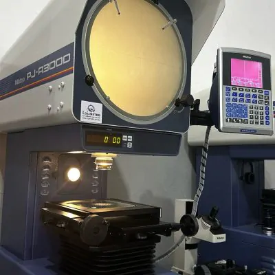 PROJETOR DE PERFIL MITUTOYO QM DATA MESA